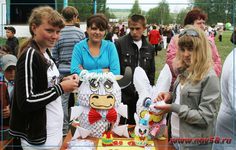 Кулясовские школьники представили на празднике свои поделки