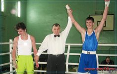 Бой выиграл камешкирский боксер Стас Майоров