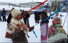Ряженые танцуют на проводах Масленицы в Камешкирском районе | Новь