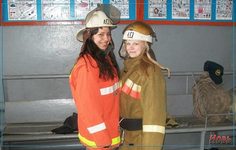 Будущие бойцы пожарной части - девушки-пожарные.