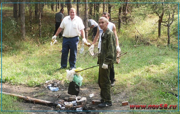 Камешкирцы очистили лес от мусора