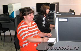 Одними из первых на приглашение Центра занятости пройти курсы повышения квалификации откликнулись Кристина Гирина и Анастасия Чекмарева (слева направо)