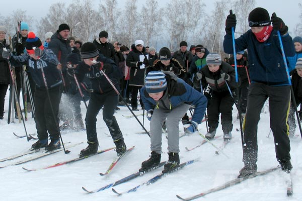 На старт «Лыжни России» вышли более ста юных и взрослых жителей Камешкирского района