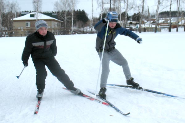 На старт «Лыжни России» вышли более ста юных и взрослых жителей Камешкирского района