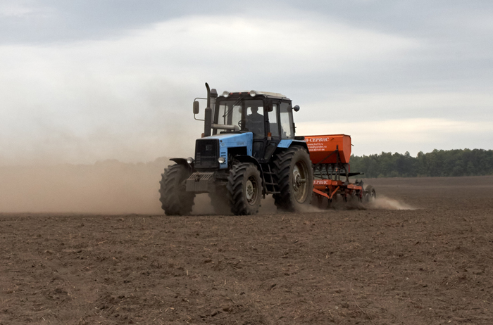 В Камешкирском районе продолжается сев под урожай 2022 года