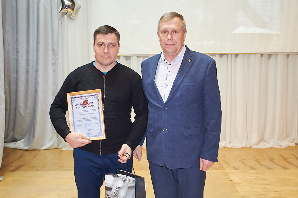 Виктор Жиряков вручил благодарности депутатам Собрания представителей