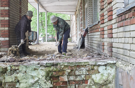 В Русском Камешкире продолжается ремонт участковой больницы