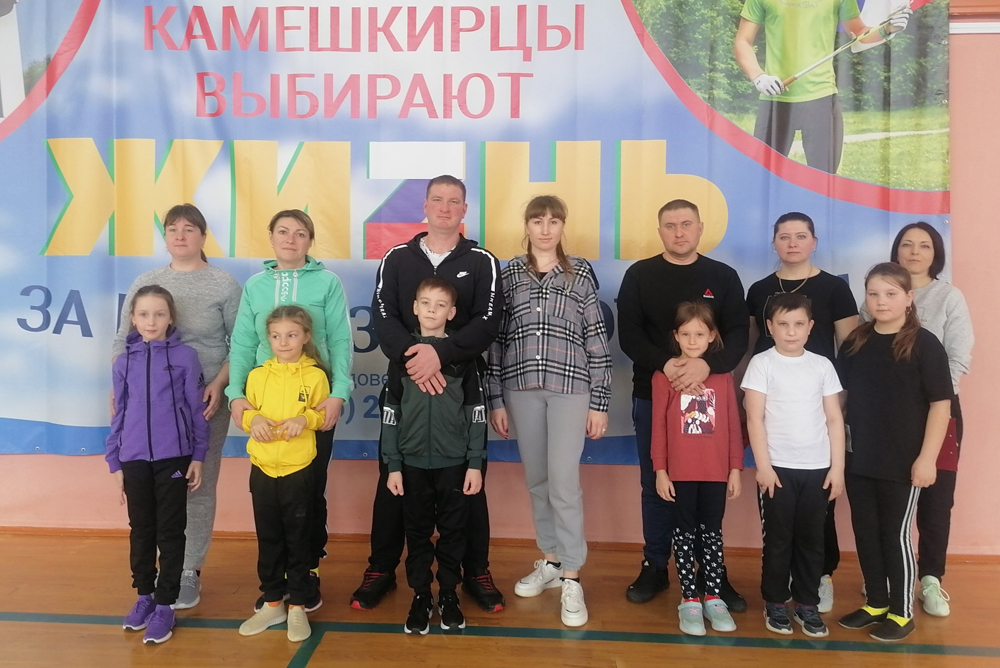 Дети взрослые в Русском Камешкире сдали нормы ГТО