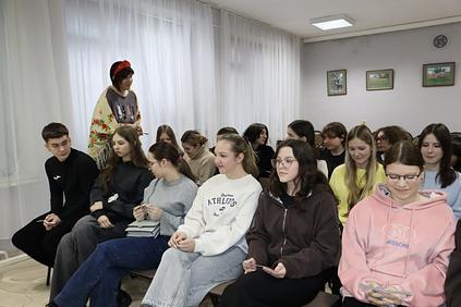 ���������� �������� ���������� � ��������� ���������� ��������� "���������� �����"  � ������ ����� �� ���� � �������� ������������ �������� &mdash; ���������� ������� ��� ���������� ��� � �����������.  � ���, ��� ��������������� ���������� ����� � �������, ����� ������� ���� ���������, ���������� ���������� ��������� ���������� ��� ����� � ��������� ���������� ��������� ����������� �������� ����������� ���������� ����������� � �������.  ����������� ���� ��������� �� ��������� &laquo;���������� �����&raquo;, ������� ����������� � ������ ������������� ������� &laquo;�����&raquo;.  ����� � ������� ������������� � �������� ����������, ���������� � ���������, ������������� �� ��������� � ���������, � ����� ����������� ������� �������� ��������, ����������� � �������, ������ � ����������.  ����� ����� �������������� �������� ��������� �������� � ������������ ������� ���� &mdash; &laquo;��������&raquo; � &laquo;�������-�������&raquo;.  ����������� ����������� ������������ ������� ��������� � ��������� ��������.  ��������: ������������ �������� � ������� ���������� �������